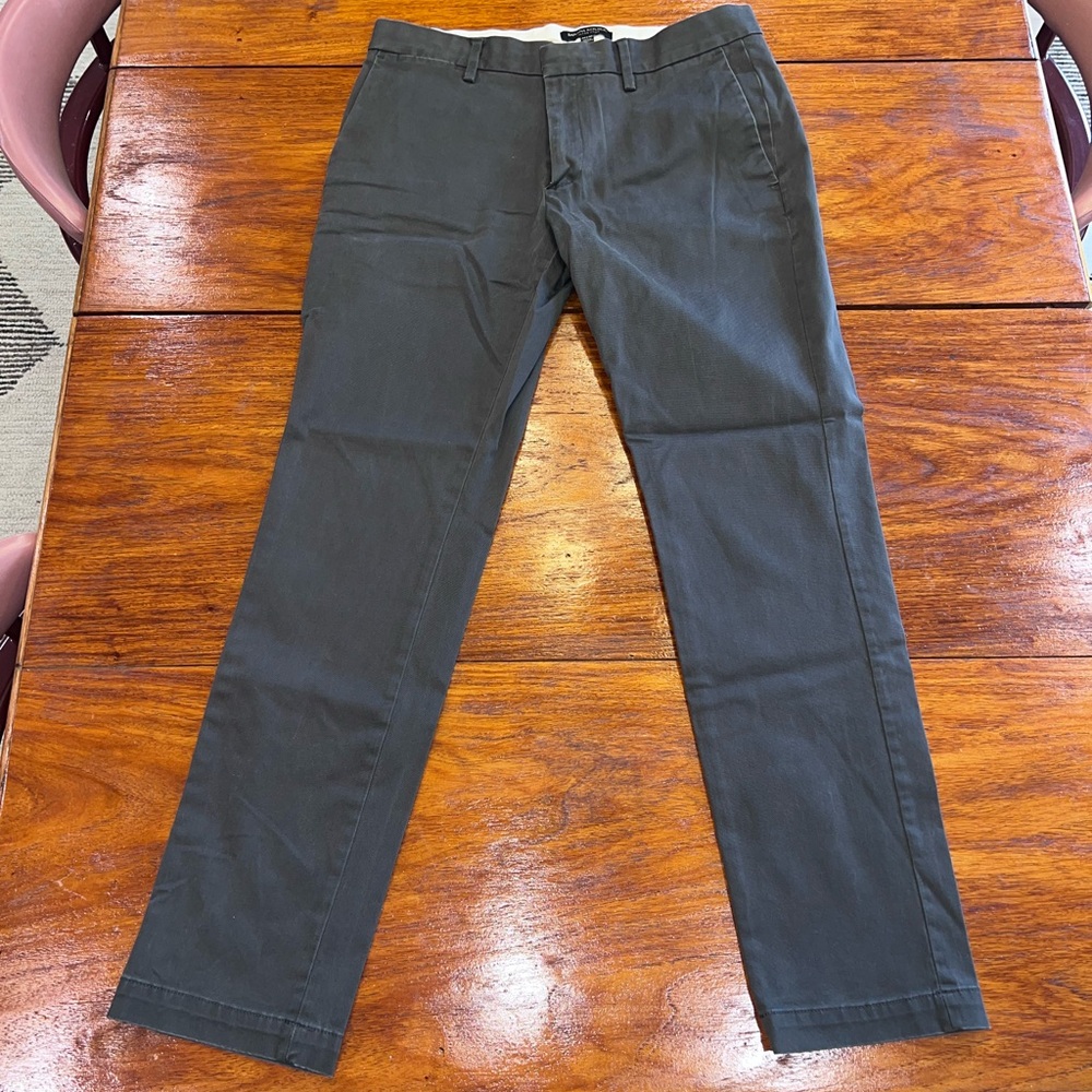 Banana Republic Men's Dark Gray Fulton Chino Pants